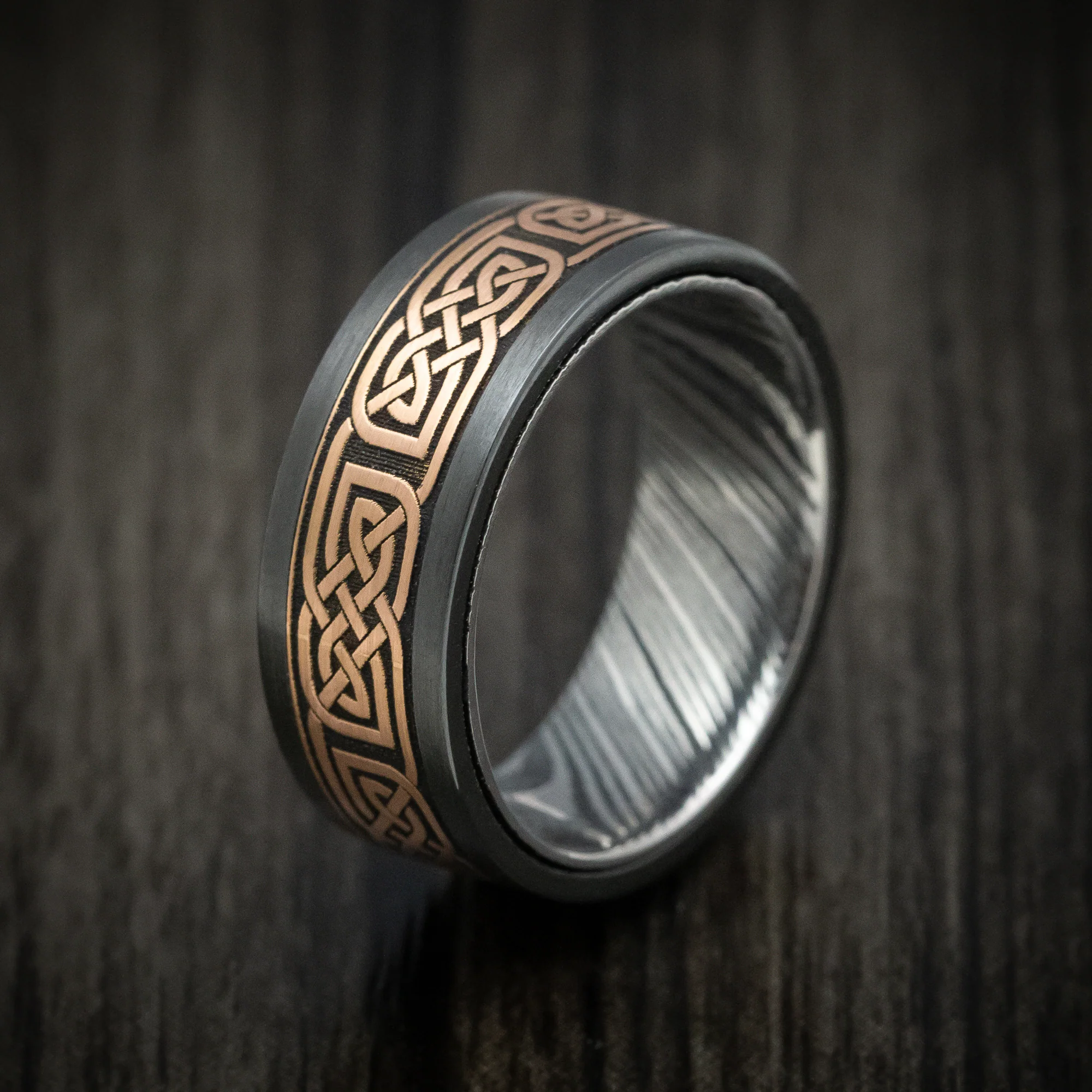 Black Zirconium and Woodgrain Kuro Damascus Steel 14K Gold Celtic Knot Pattern Inlay Men's Ring - Image 4