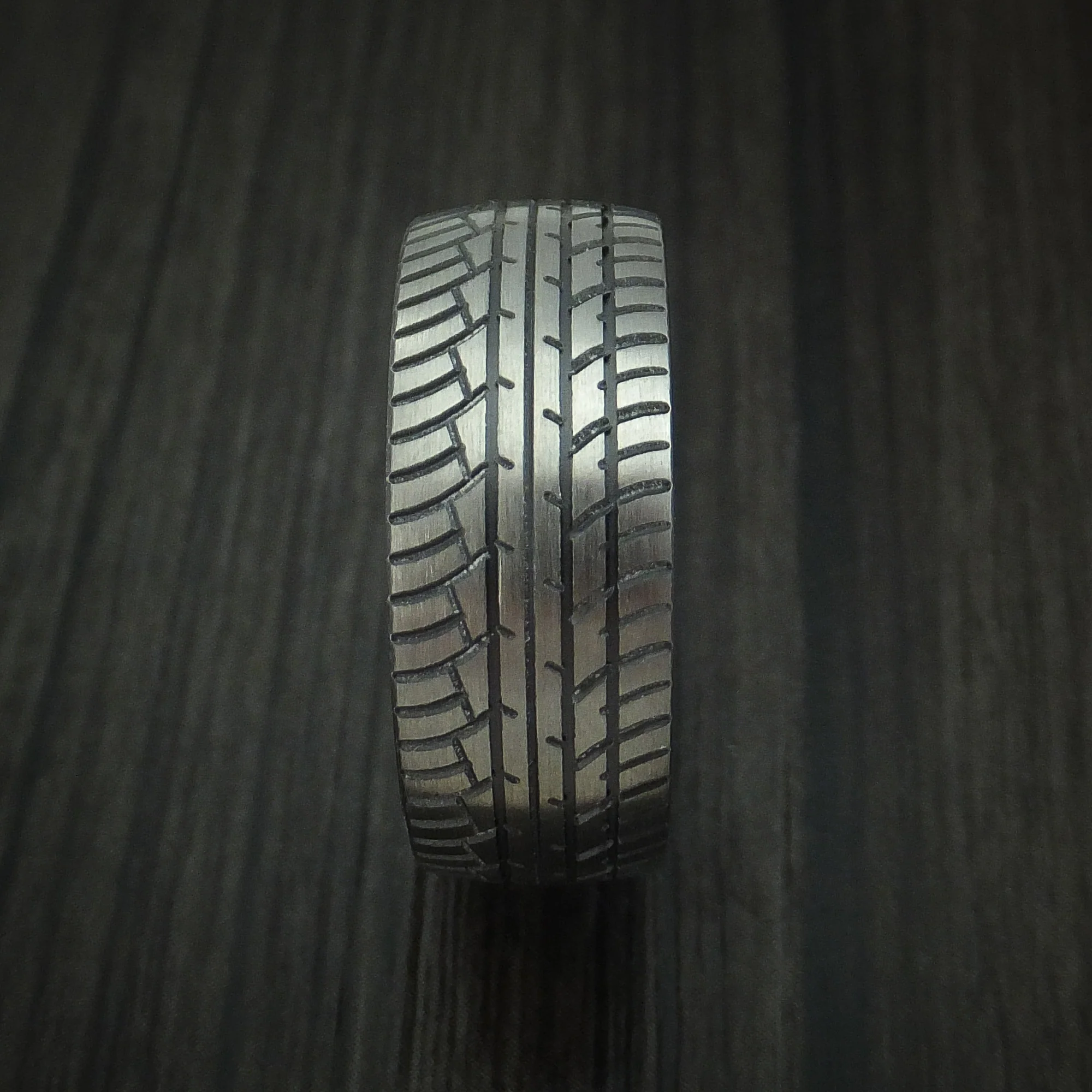 Black Zirconium Men's Ring Textured Tread Pattern Band - Image 3