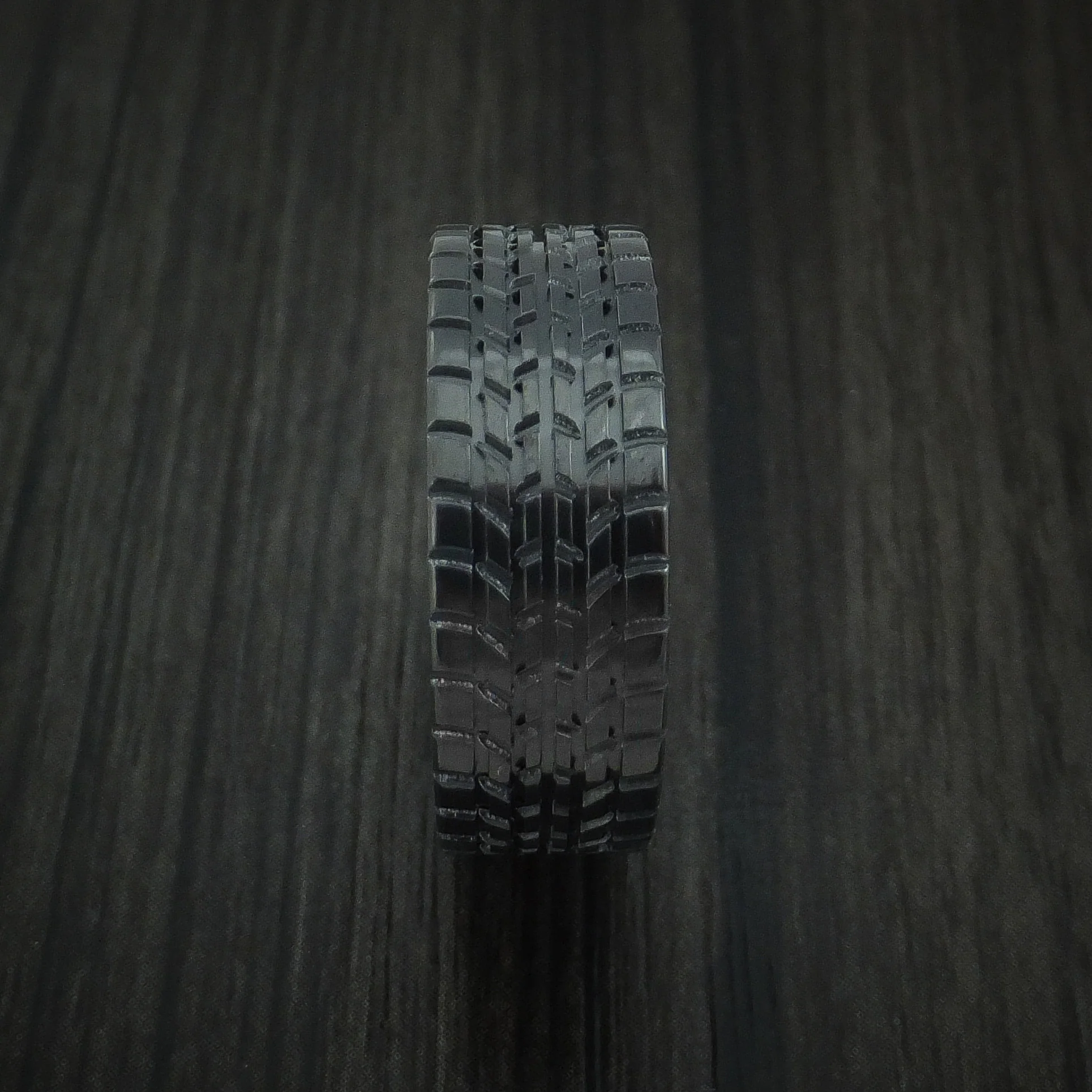 Black Zirconium Men's Ring Textured Tread Pattern Band - Image 3
