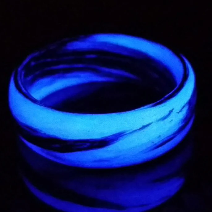 Carbon Fiber Men's Ring with Purple Glow Marbled Design - Image 5