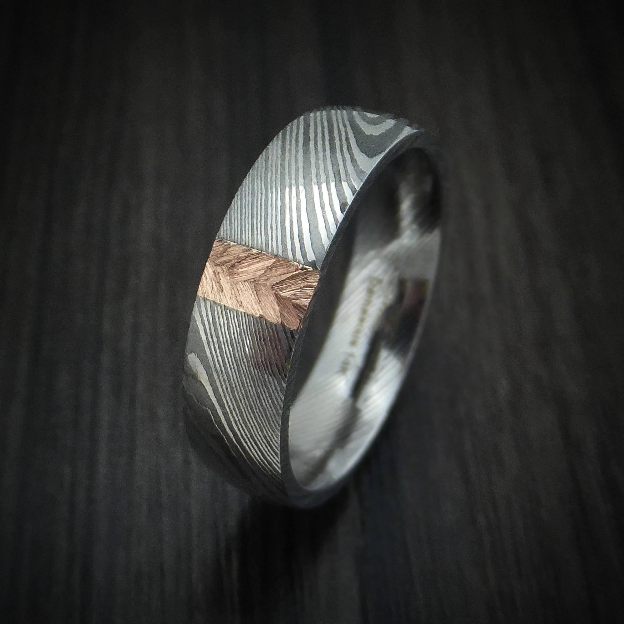 Damascus Steel and Gold Men's Ring with Feather Texture Custom Made Band - Image 4