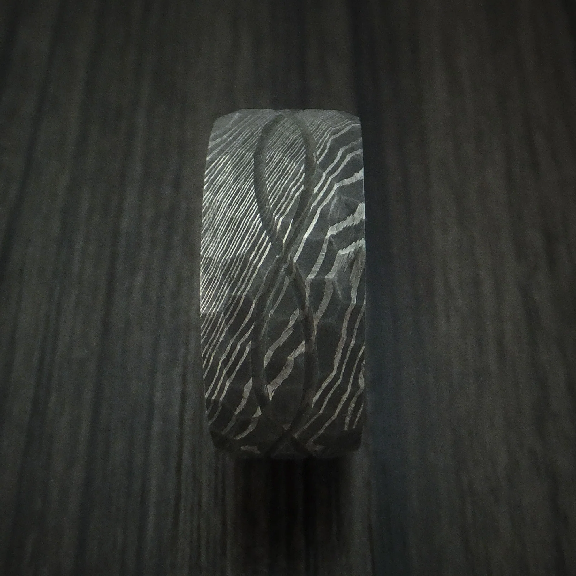 Damascus Steel Hammered Celtic Knot Men's Ring Infinity Design with Hardwood Sleeve Wedding Band - Image 3