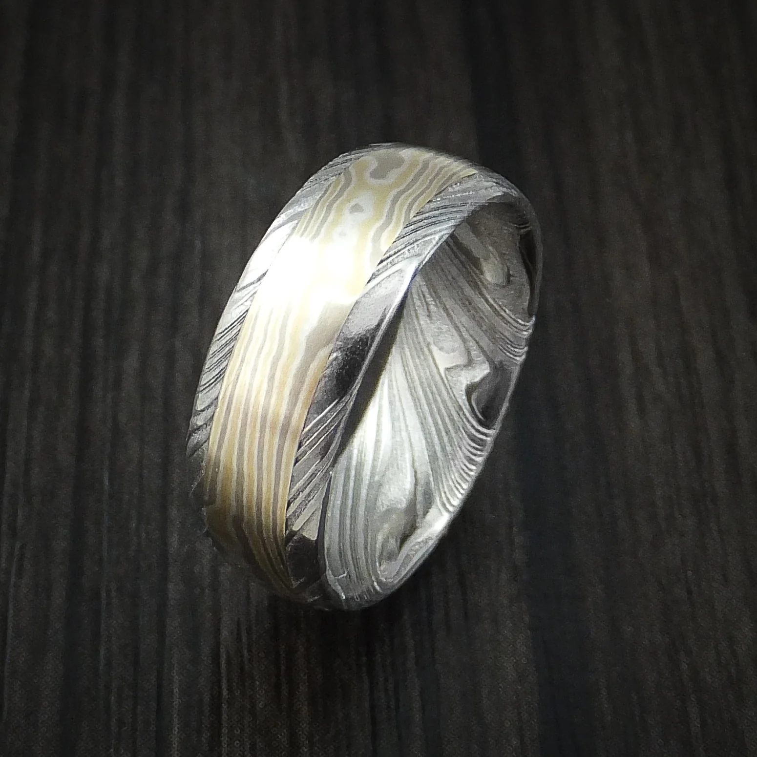 Woodgrain Kuro Damascus and Yellow Gold and White Gold Mokume Gane Men's Ring Custom Made - Image 4