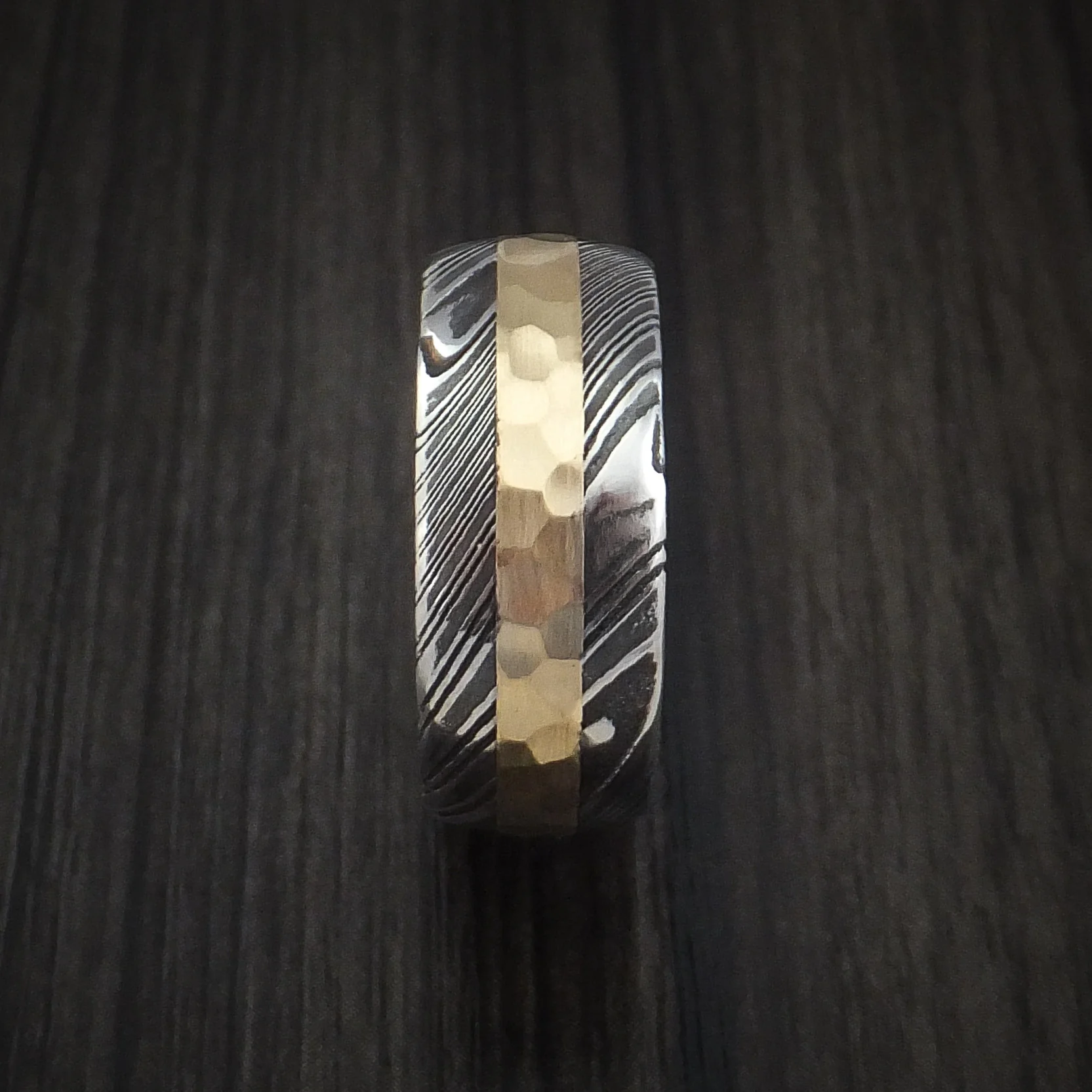 Woodgrain Kuro Damascus Steel and Hammered 14k Yellow Gold Men's Band Custom Made - Image 3