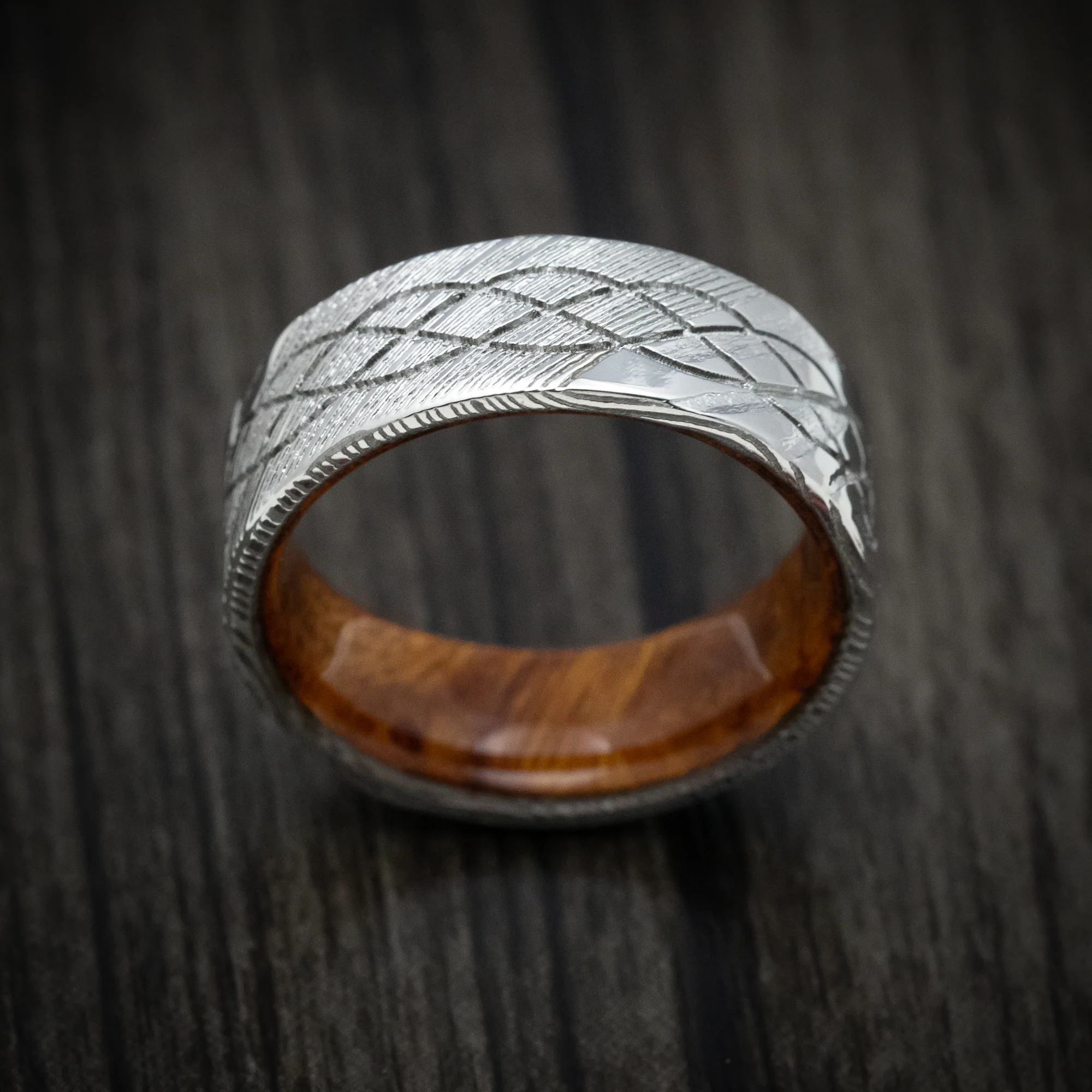 Woodgrain Kuro Damascus Steel Celtic Knot Men's Ring with Wood Sleeve - Image 2