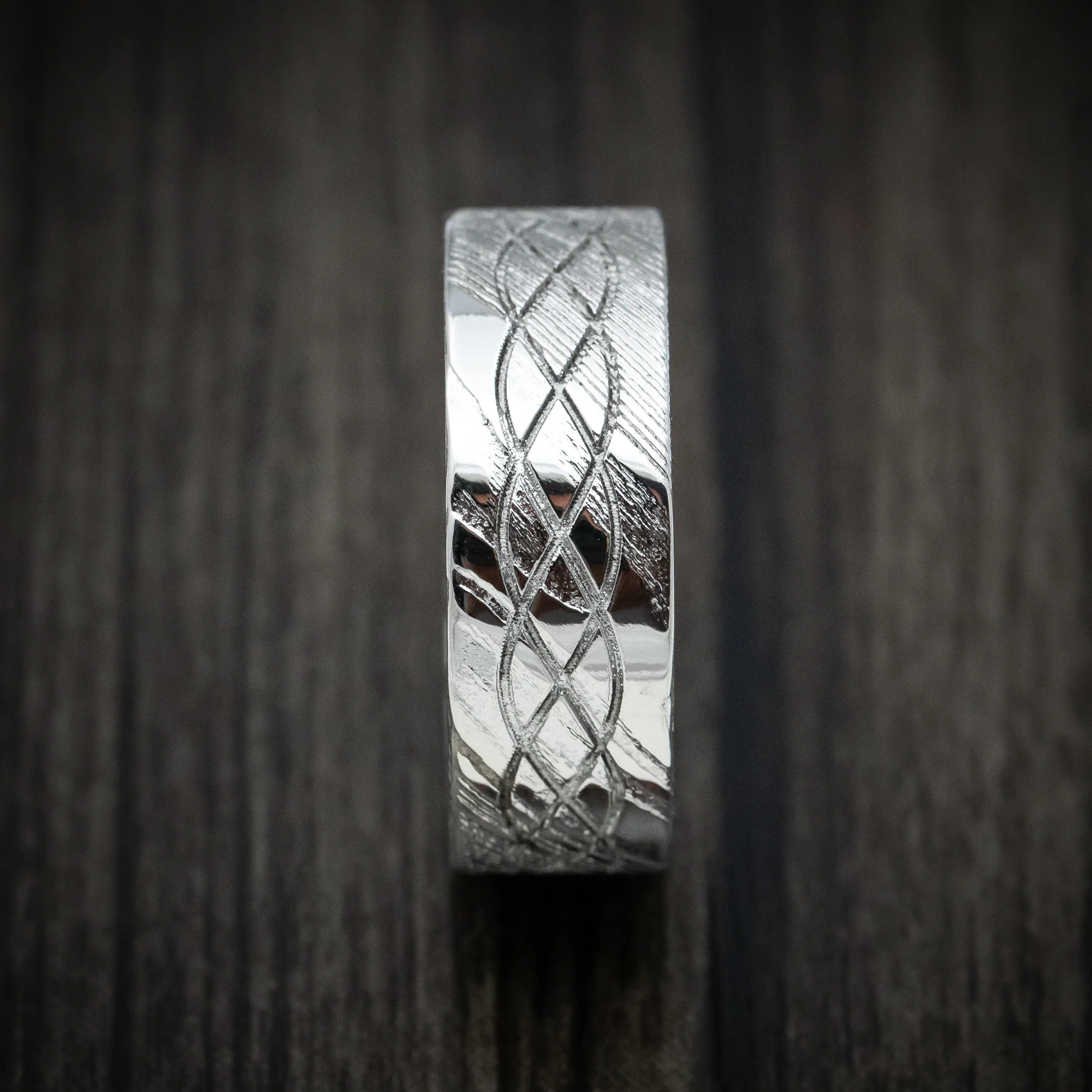 Woodgrain Kuro Damascus Steel Celtic Knot Men's Ring with Wood Sleeve - Image 3