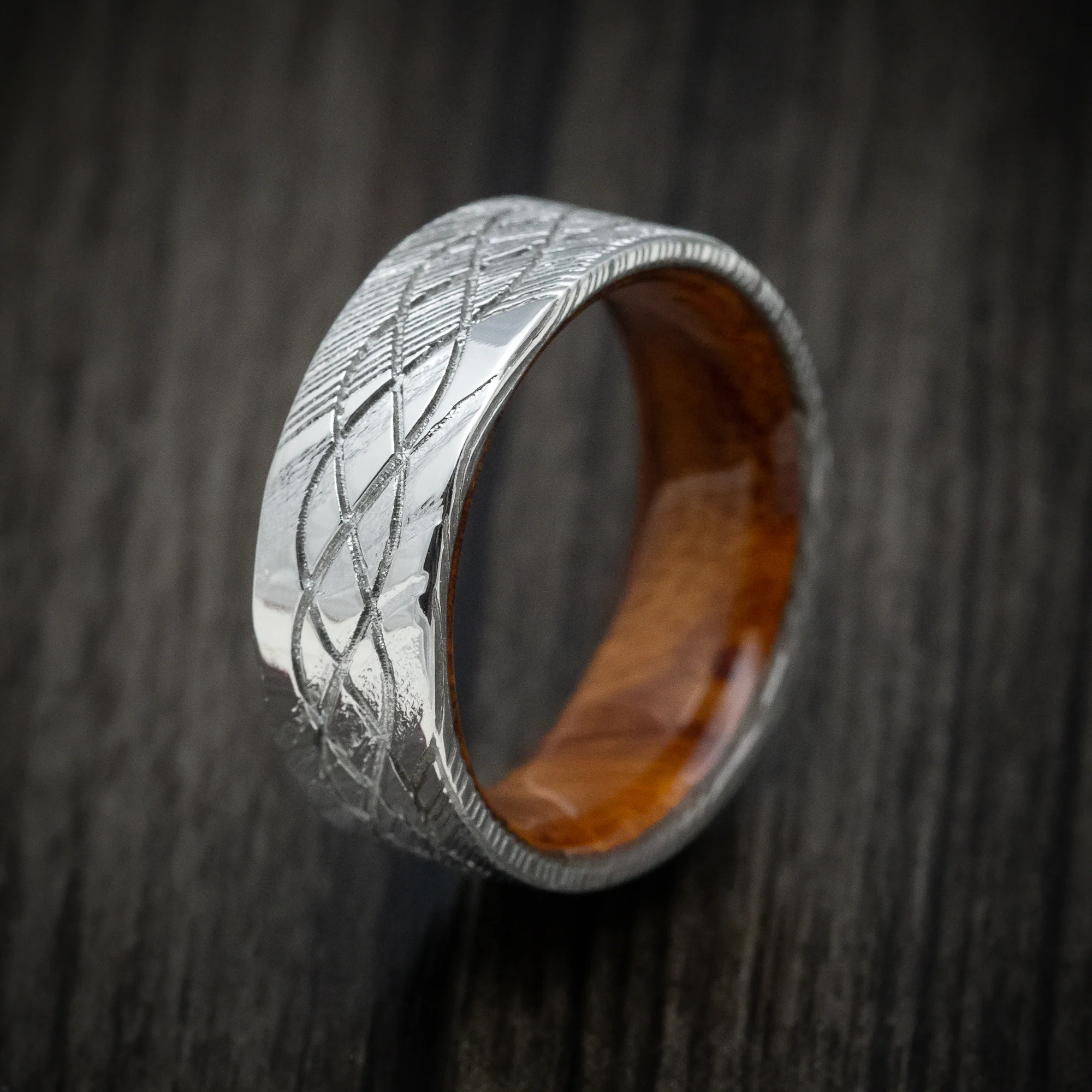 Woodgrain Kuro Damascus Steel Celtic Knot Men's Ring with Wood Sleeve - Image 4