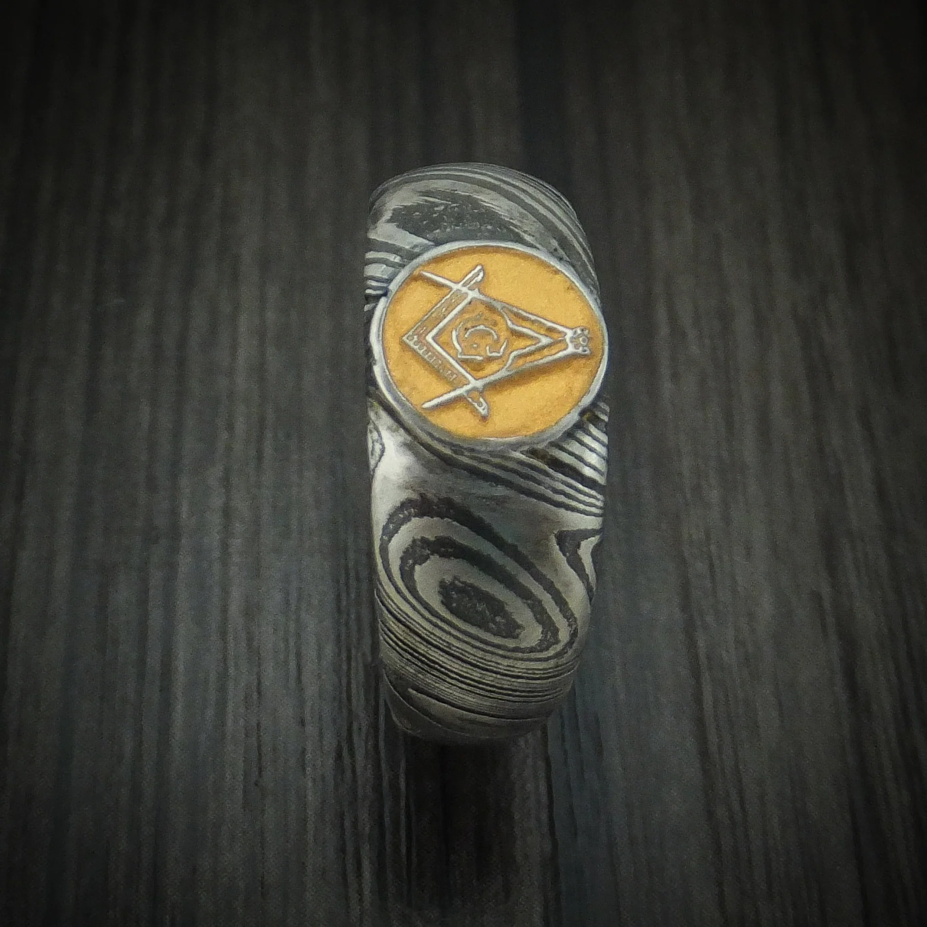 Woodgrain Kuro Damascus Steel Masonic Emblem Signet Men's Ring with Cerakote Custom Made Band - Image 3
