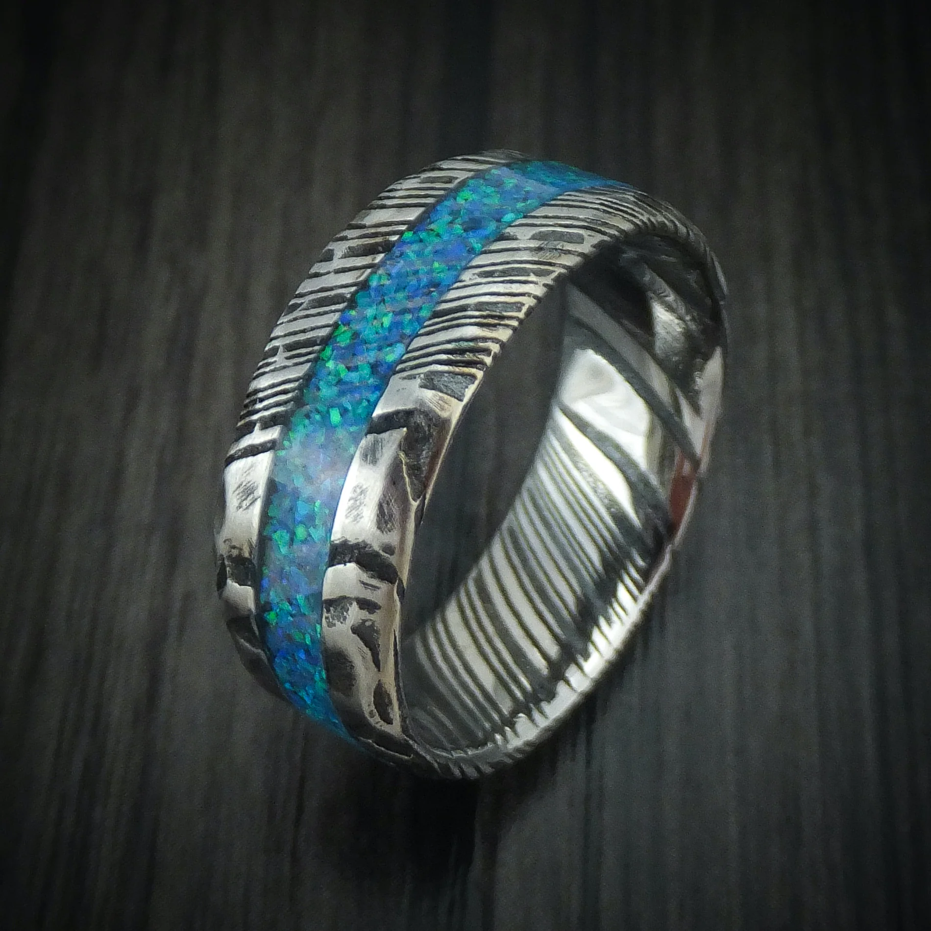 Woodgrain Kuro Damascus Steel Rock Hammer Finish Opal Men's Ring - Image 4