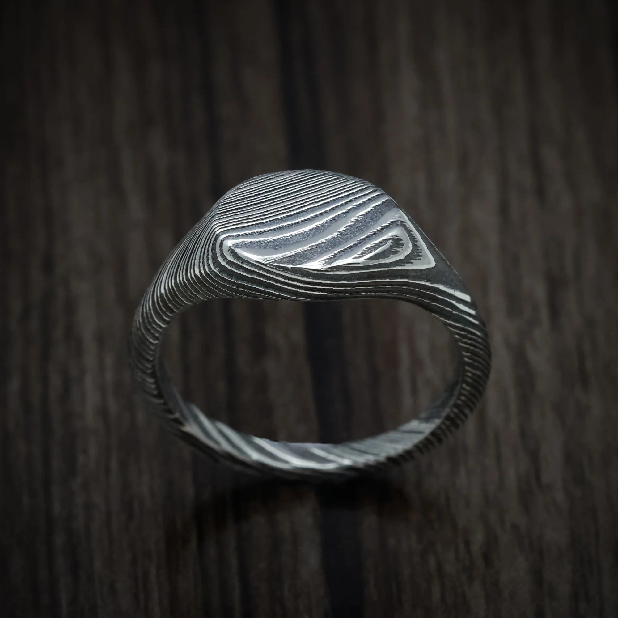 Woodgrain Kuro Damascus Steel Small Signet Ring - Image 2