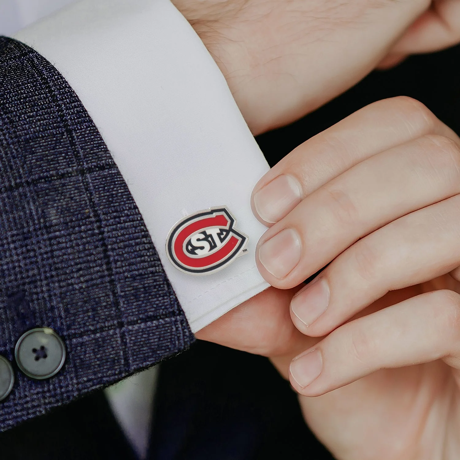 NCAA St. Cloud State Husky Mascot Cufflinks - Image 2